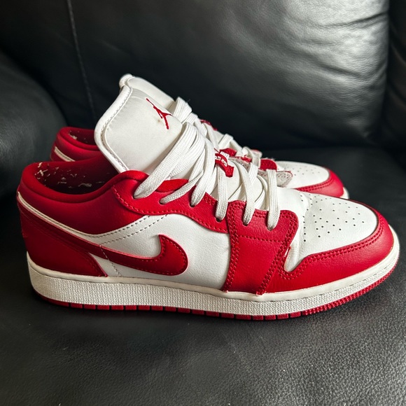 Air Jordan 1 Low (GS) Gym Red - size 7y - Picture 11 of 16